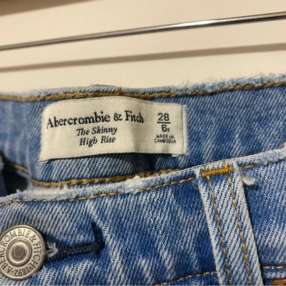 Abercrombie & Fitch The Skinny High Rise Jeans - Picture 6 of 9
